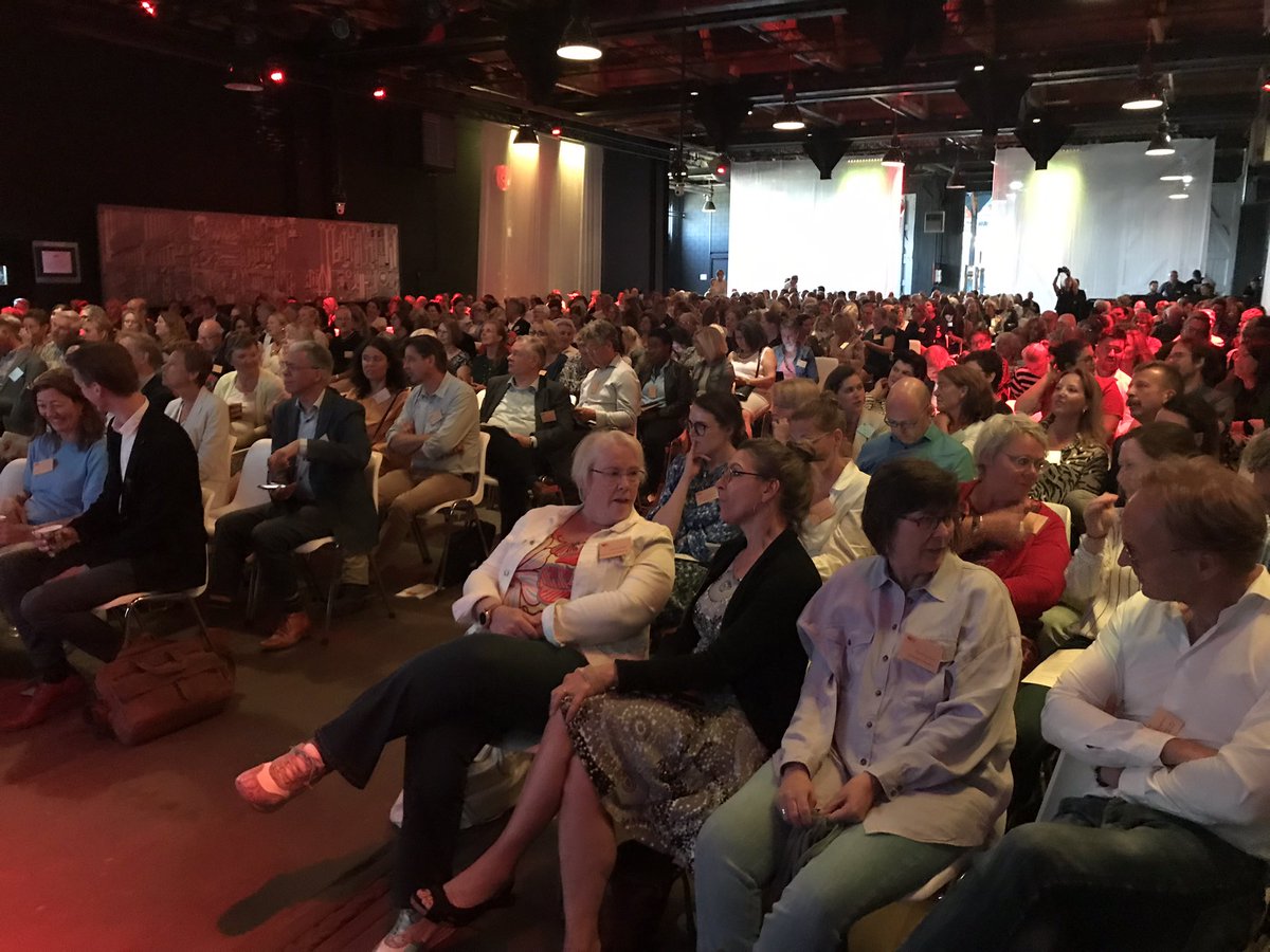 Wat fijn om weer met zo’n grote groep kennis te delen over wonen, zorg en welzijn op ons congres <a href="/thuisindewijk/">Thuis in de wijk</a>. Op naar meer mogelijkheden voor prettig en lang thuis wonen in de wijk! @OscarKocken <a href="/Nestastweet/">Nestas communicatie</a> thuisindewijk.nu