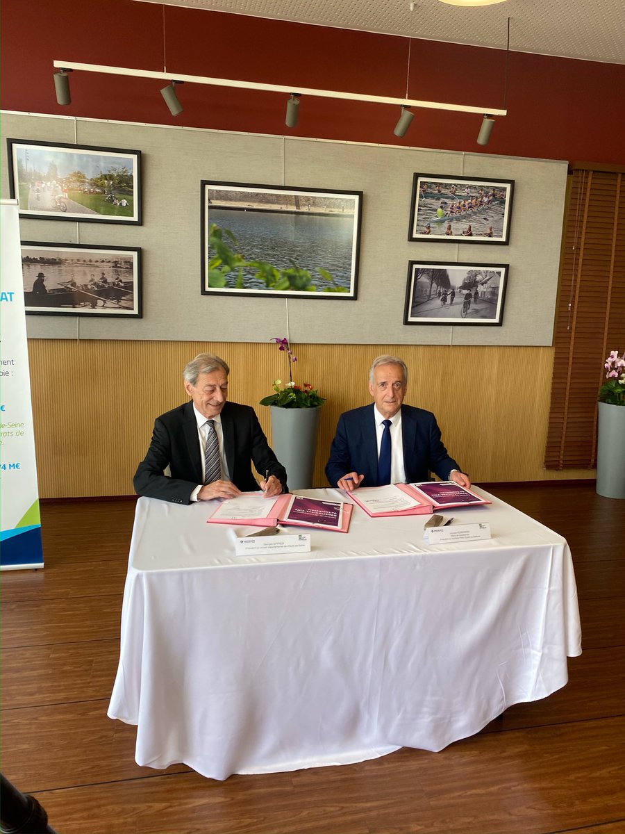 jakossowski's tweet photo. Signature du contrat de développement triennal entre @VilleCourbevoie et @hautsdeseinefr. Un fort soutien, essentiel pour conduire nos projets : parc de Bécon, le développement de la vidéo protection ou le soutien à notre politique de petite enfance. Merci au président Siffredi https://t.co/55cNOTqFOH