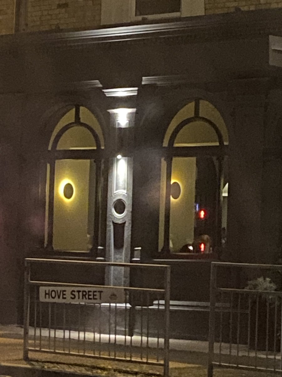 I have to say <a href="/EtchFood/">etch. by Steven Edwards</a> in #hove looked very happy on Friday night 😁