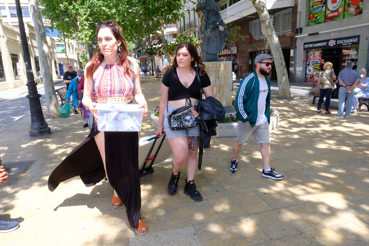 #SocietatLH L'opció republicana s'imposa a la monàrquica a la consulta popular a L'H <a href="/P_consultaCat/">Plataforma Consulta Popular Catalunya</a>

✅Van participar 317 persones
✅307 vots per la república 
✅10 vots la monarquia

lhdigital.cat/web/digital-h/…