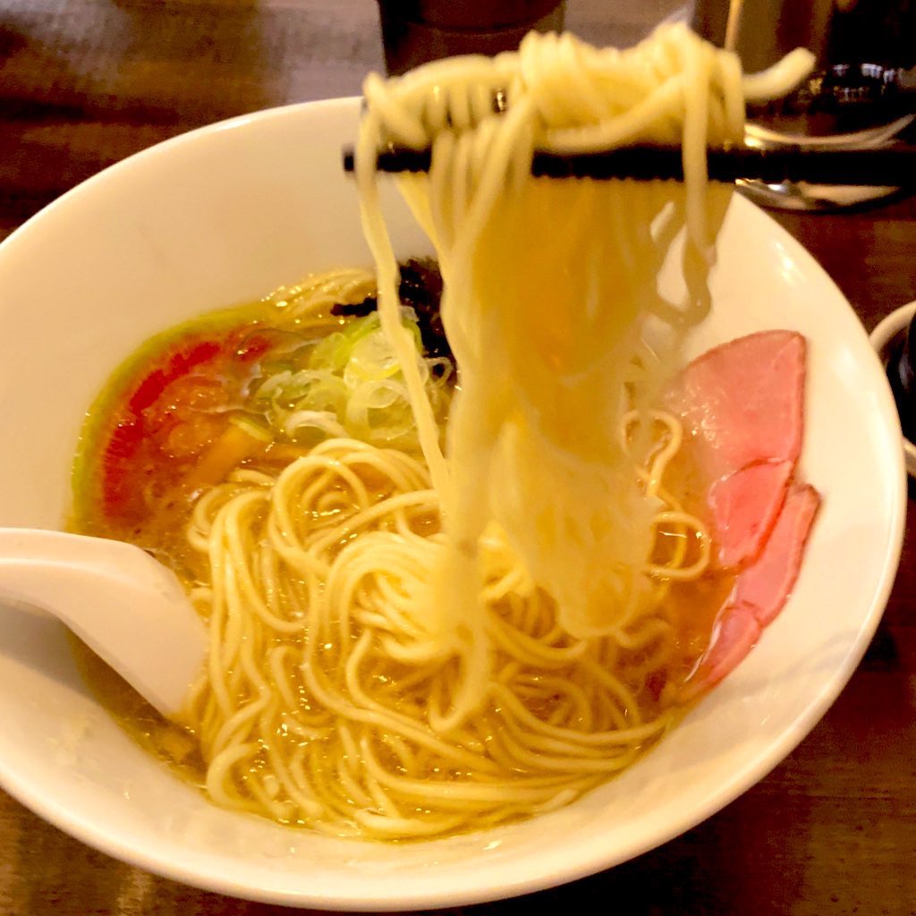 northernroad1's tweet photo. 鷄出汁の澄み切った清湯スープにバラ海苔の磯の香り
SHIROGANE
RAMEN N’ｎ
#のろブログ #のろちゃんねる  #北海道 #豊平区 #美園 #飯テロ #ランチ #ディナー #グルメ #ラーメン #RAMENNn #らーめんん #SHIROGANE https://t.co/PoQGkKjX3k