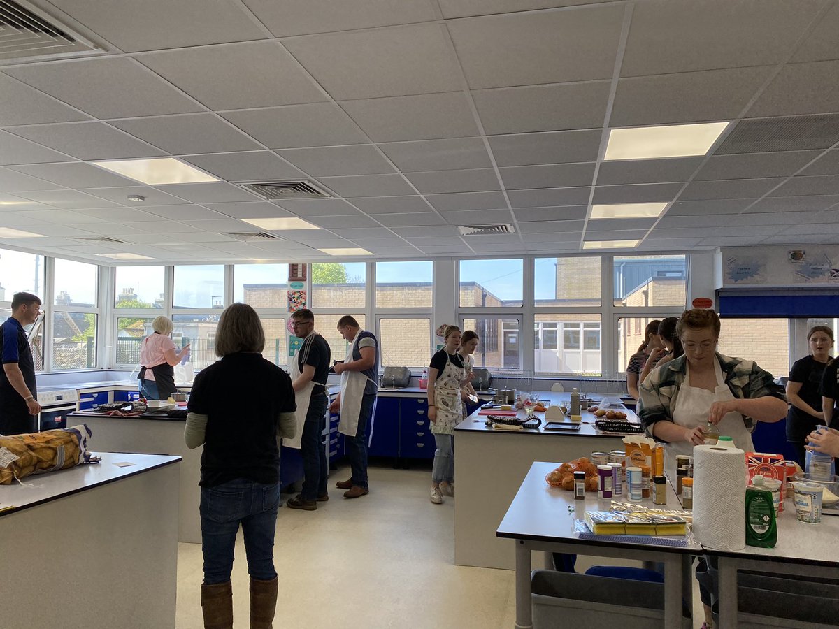 SarahMowat1's tweet photo. The first @SAYFC North competitions for my year as chair held this past weekend with Country Cooks! Such a buzz to see members back competing again and some lovely #scotchlamb recipes being created.
#weareSAYFC #teamNorth #countrycooks #yfinaction https://t.co/iknR8OJrX9