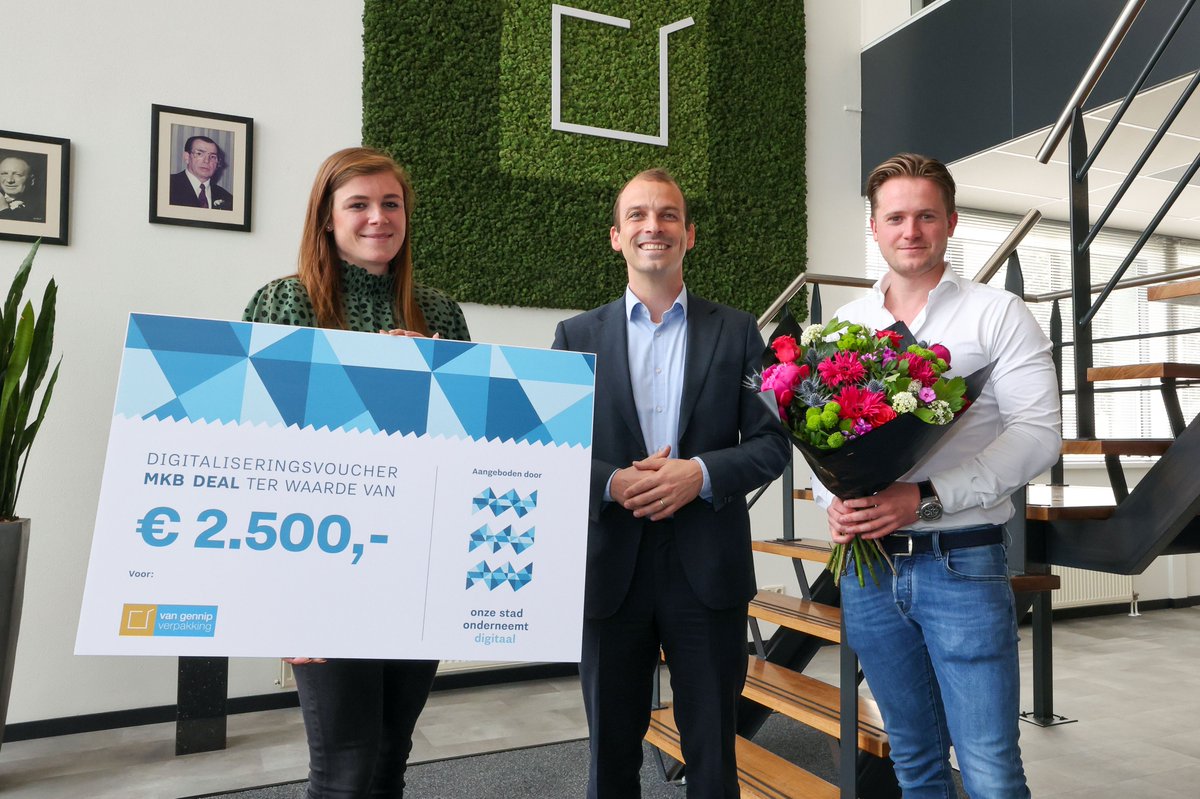 Jouw bedrijf digitaal sterker maken? Onze Stad Onderneemt helpt ondernemers d.m.v. een adviesgesprek en financiële steun. Interesse? Er zijn nog enkele vouchers beschikbaar! Kijk op ondernemendeindhoven.nl 
Mogelijk gemaakt door <a href="/Brainport_ehv/">BRAINPORT EHV</a> @vnoncwbz @WTCEindhoven <a href="/Fontys/">Fontys</a> OVE