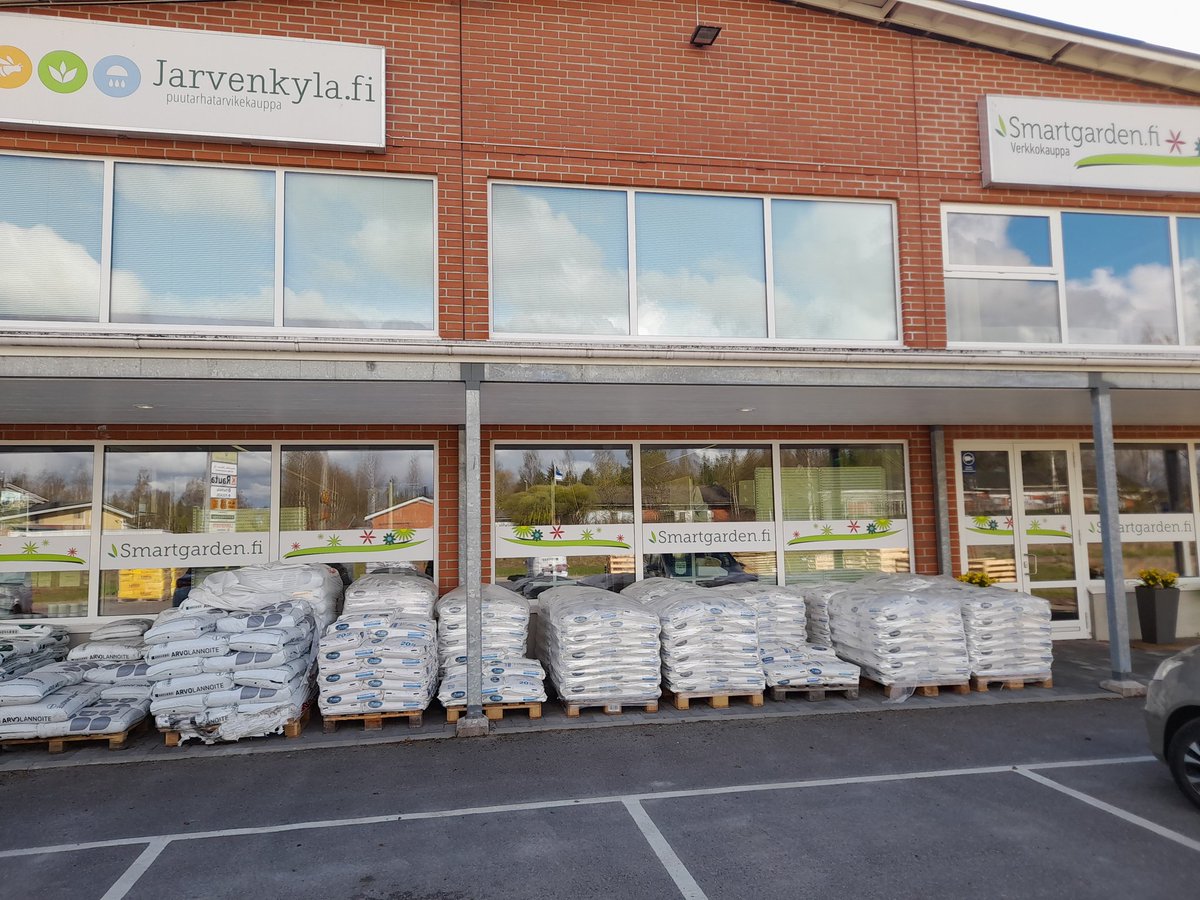 Fieldday #JarvenkylaOy 12May2022. Fertilizer schedule strawberry production substrate #Granusol WSF Green CaO A-tank en Granusol WSF 10+10+30+6MgO+TE+MV10 B tank. 
Nice job! mivena.nl/wp-content/upl…