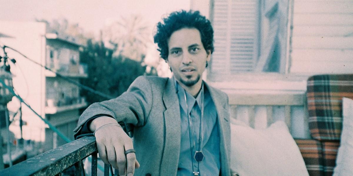 SonglinesMag's tweet photo. Eyal el Wahab, frontman with Tel Aviv four-piece El Khat, outlines the DIY aesthetic that has him digging into his Yemeni roots and through the neighbourhood's rubbish bins 👉 https://t.co/BIysIYrBkf @Glitterbeat_Rec @mysterylesson @ilkamedia #ElKhat https://t.co/esoLwZqU78