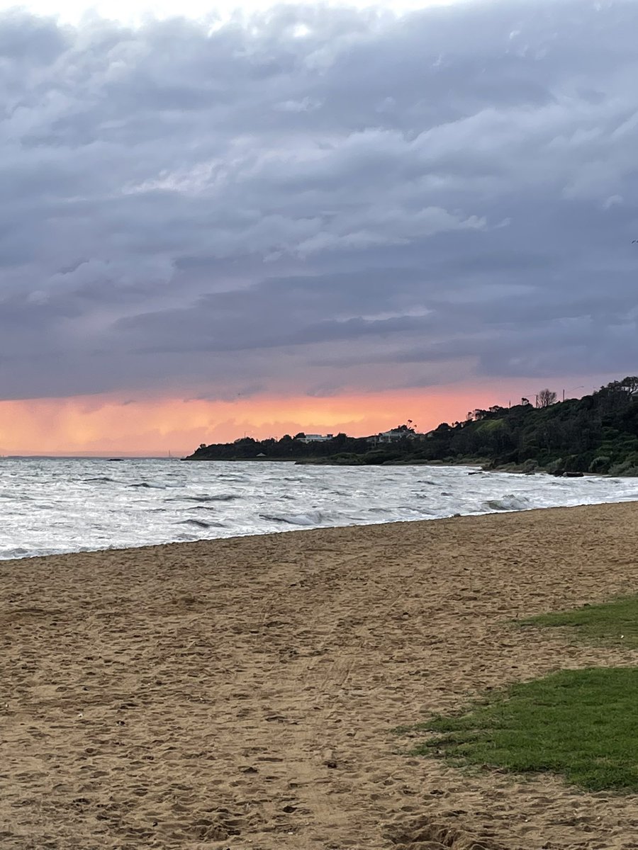 MoiraTMcCarthy's tweet photo. An evening storm approaching Beaumaris Bay, 5pm, 16/5/2022. #Beaumaris #Bayside #RickettsPoint https://t.co/0jKguLzYNJ