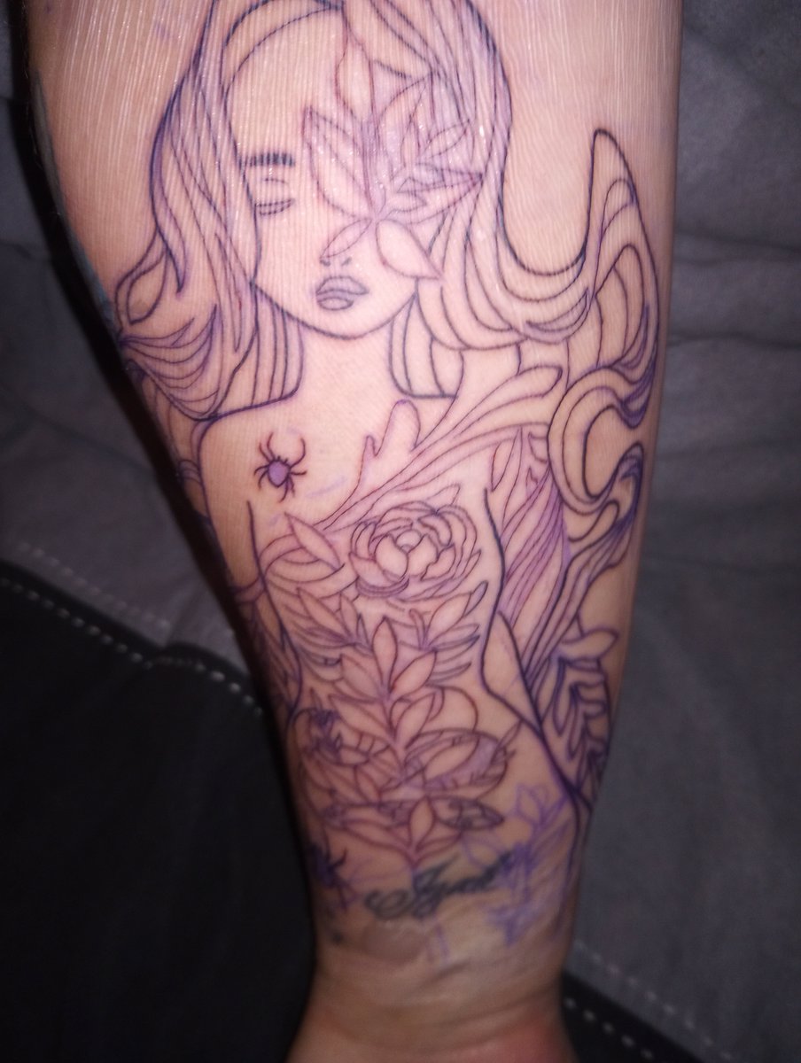 Jennacent's tweet photo. Got the outline done on this new piece. Go back Friday for the coloring. https://t.co/TazXanwWSf