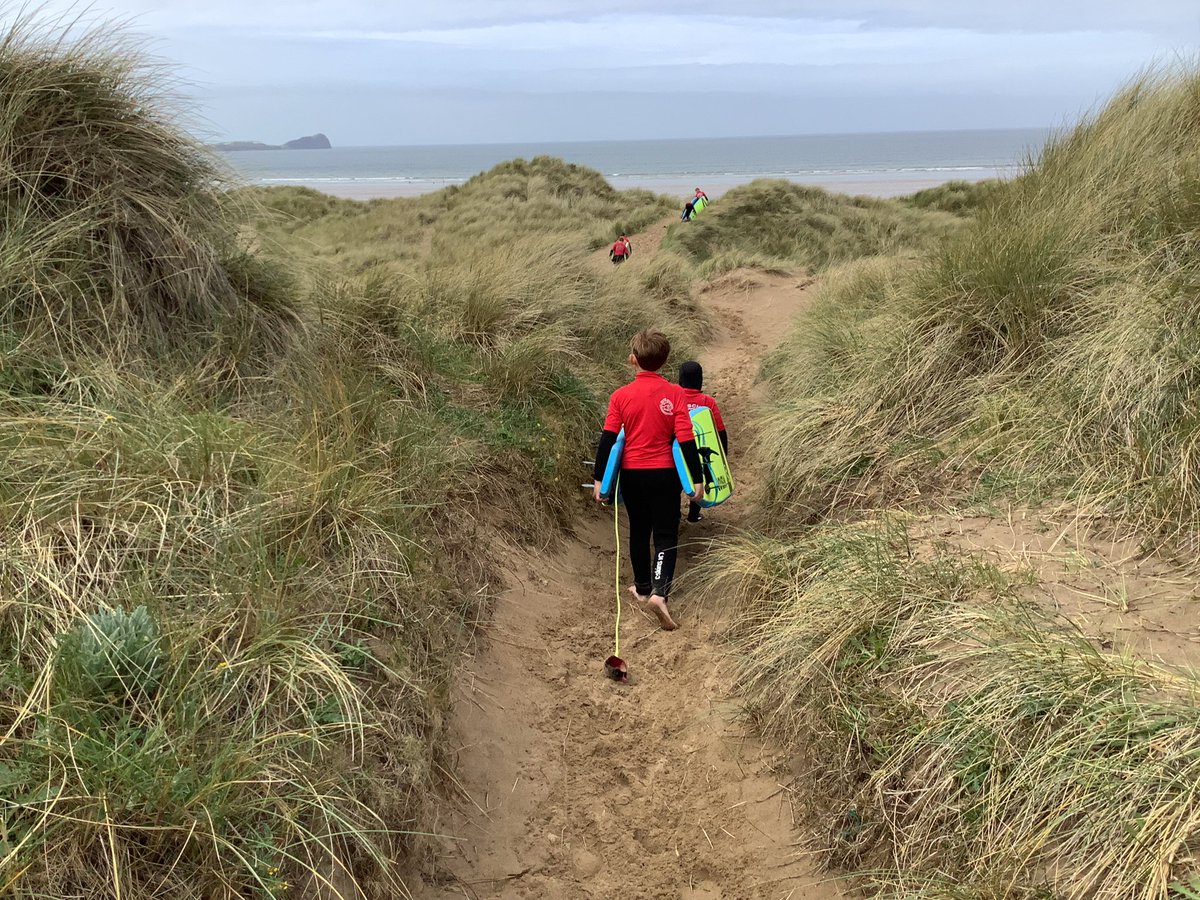 llanrhidianp's tweet photo. 1st group are ready and practising 🏄‍♀️ Very proud of our ambitious pupils ☀️ not just developing their surf skills but developing their confidence and resilience 🏄‍♂️ @surfschoolwsf #LlanHealth #LlanCom #LlanFun https://t.co/yibsglnbnT