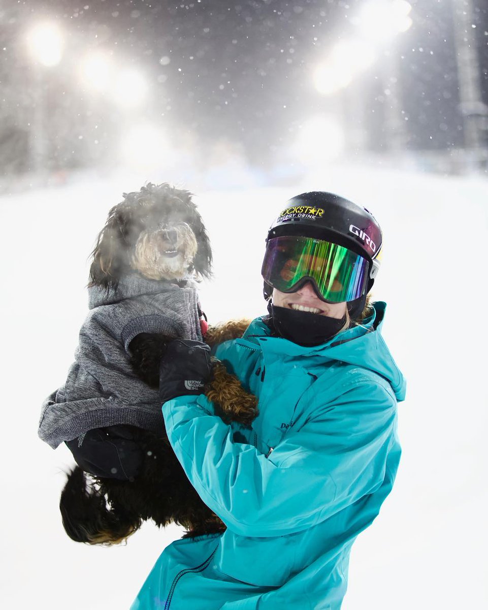anna_drew_'s tweet photo. So excited my best friend got here to Aspen just in time to watch me drop into the halfpipe for @Xgames tomorrow night! Thanks @simondartois @dartcamera for capturing this moment! 🐾❤️ #ElsasFirstXGames https://t.co/CWZtEryczb