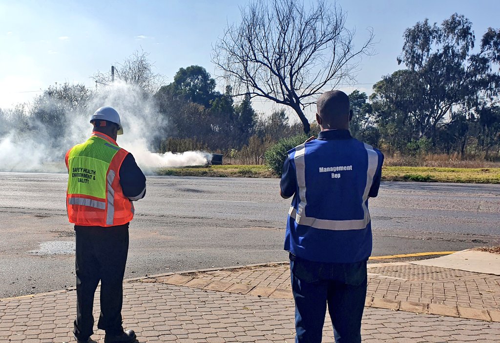 CityofJoburgZA's tweet photo. We've reached the debriefing part of the simulation where the @SasolSA, @CityofJoburgEMS, and @JoburgDMC teams will be talking about the challenges and resolutions of today's simulation. 
#SaferJoburg #SafetySimulation ^LM https://t.co/gUyn8RvqWs
