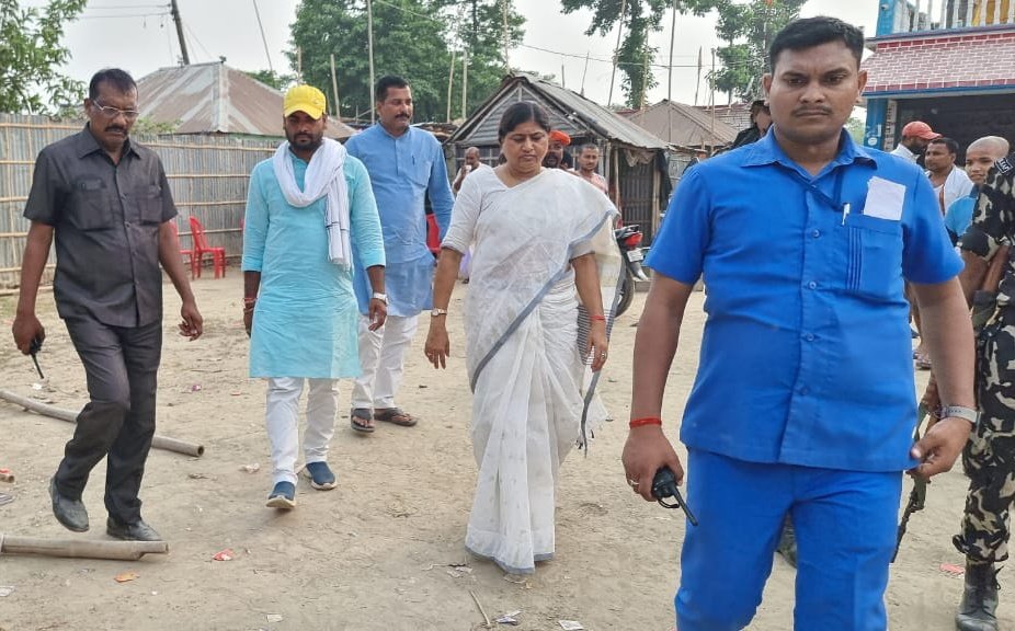 pushkarmishra09's tweet photo. प्रणाम।🙏

आज #धमदाहा_पूर्णिया के अधीन क्षेत्र संख्याँ—16 के दमेली पंचायत में #सात_निश्चय-02 अधीन स्वच्छता अभियान के तहत कचरा प्रबंधन इकाई की आधारशिला माननीय मंत्री @LeshiSingh सिंह जी के द्वारा रखी गई, जिसमें मुझे भी उपस्थित होने का सौभाग्य प्राप्त हुआ।

धन्यवाद।🙏

@Jduonline https://t.co/oOgDEY513y