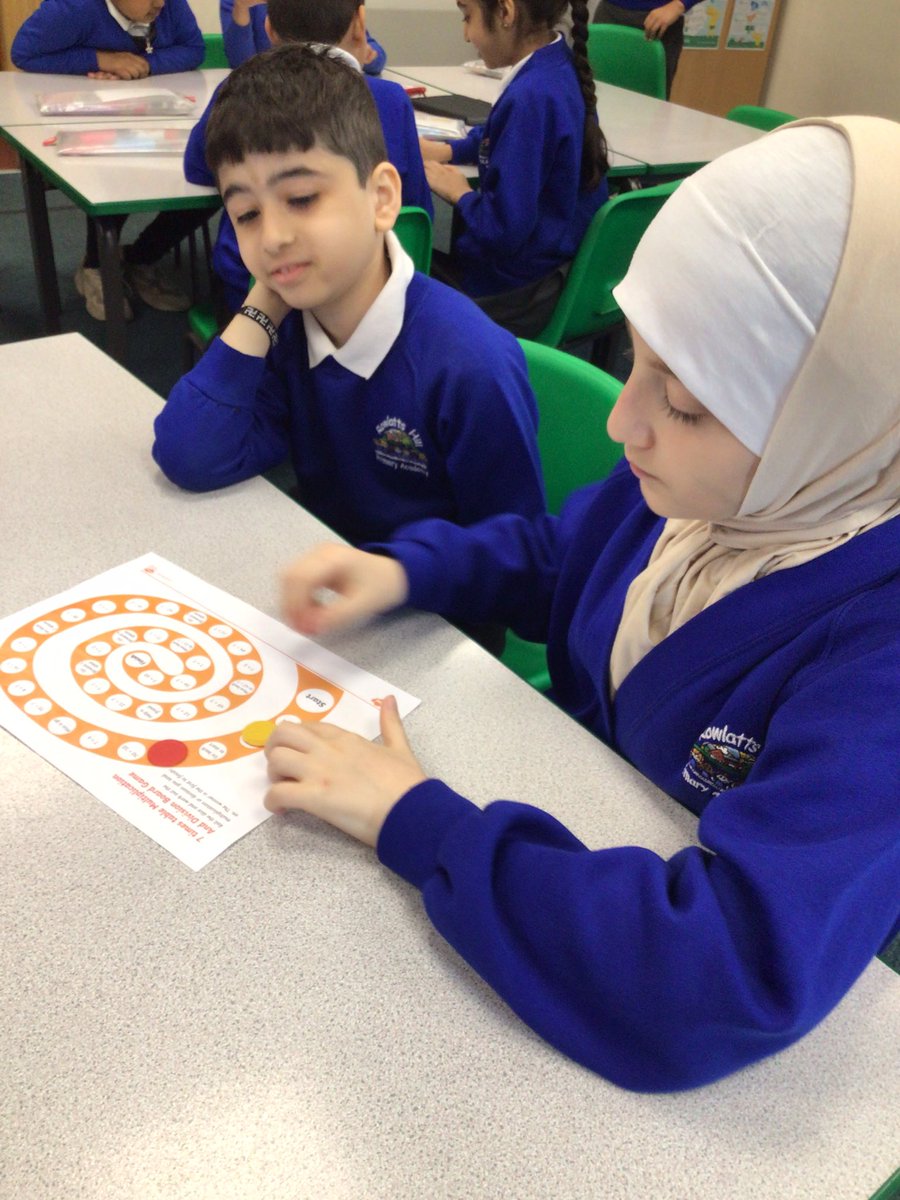 Rowlatts_TMET's tweet image. Y4 are playing a number facts game in pairs in Maths to test their 7 times table knowledge #rmpamaths #timestable #collaboration #challenge