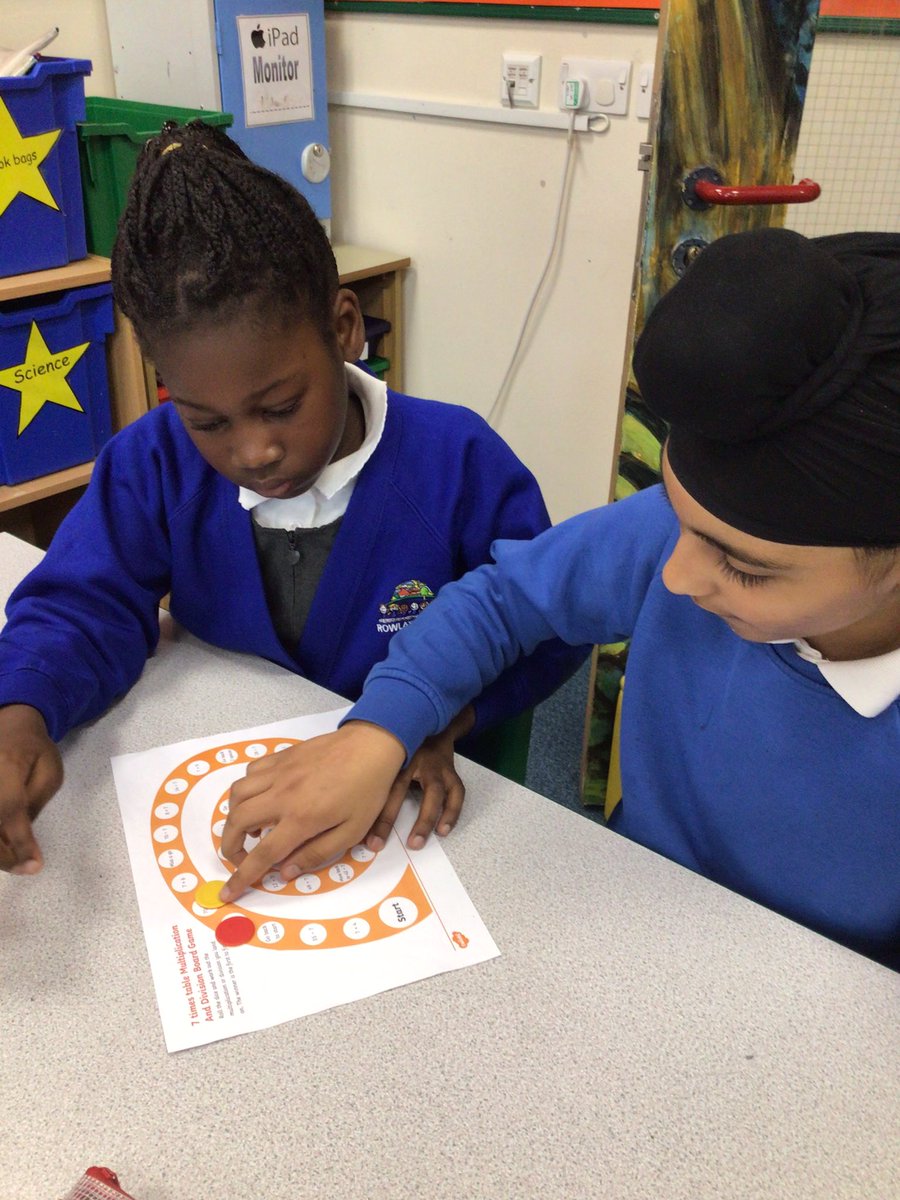 Rowlatts_TMET's tweet image. Y4 are playing a number facts game in pairs in Maths to test their 7 times table knowledge #rmpamaths #timestable #collaboration #challenge