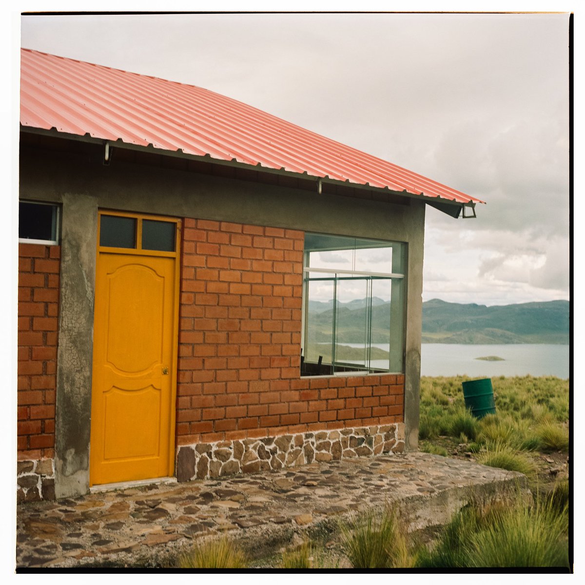 dompuerta's tweet photo. Reds #kodak #120film #yashicamat124g #portra400 https://t.co/98qXMgtv9I