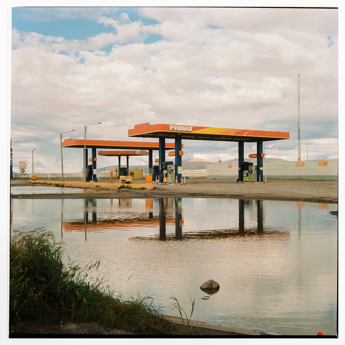 dompuerta's tweet photo. Reds #kodak #120film #yashicamat124g #portra400 https://t.co/98qXMgtv9I