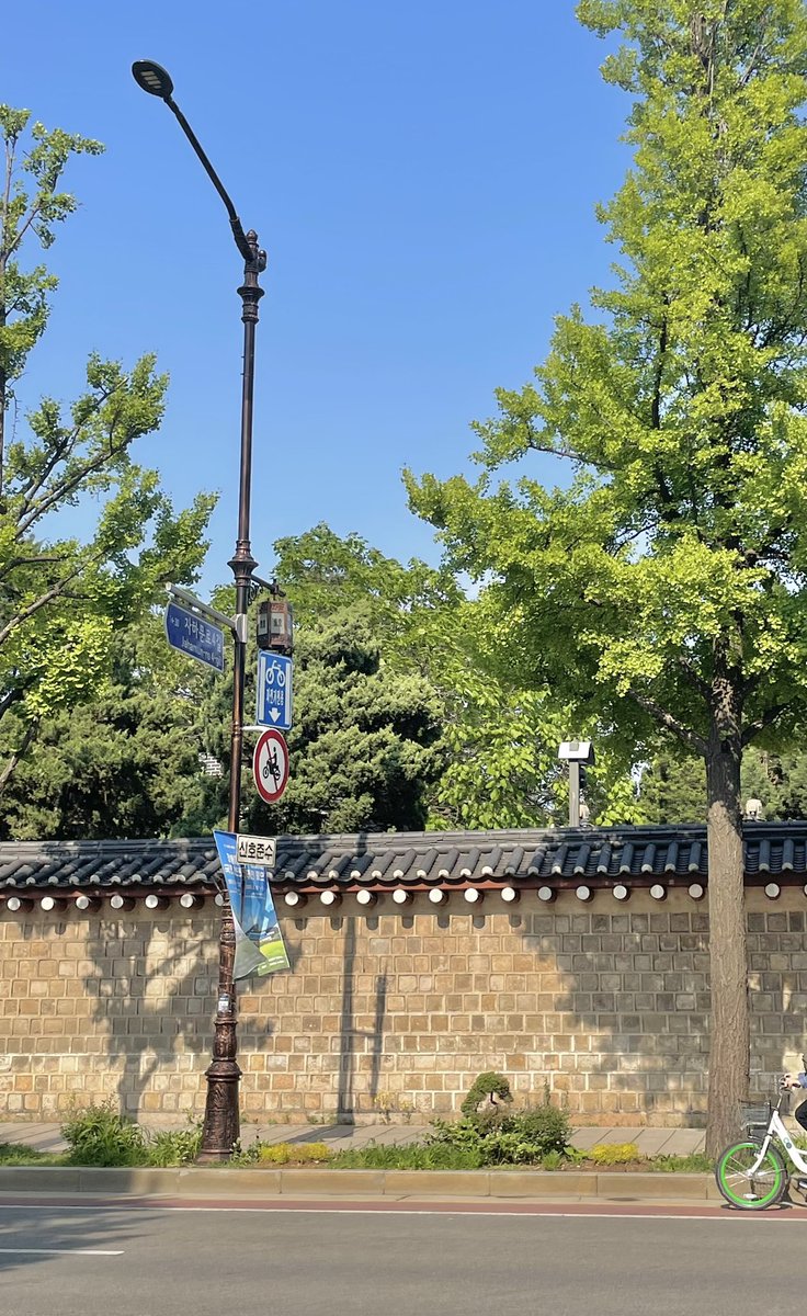 12_o_clock12's tweet photo. 날씨 좋은날 서촌은 정말 좋다 https://t.co/mWLkk5cu3O