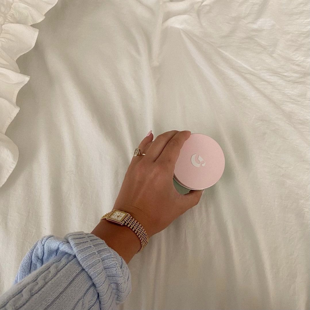 roberts1887's tweet photo. After sleep, the next best thing you can do for your skin is keeping it hydrated. One way to do that is with the oh so gorgeous After Baume from @glossier

We LOVE their moisture barrier recovery cream, esp. because we make the lid..

 #glossier #metalpack

reposted @jessicacoza_ https://t.co/KNCkXJyvGK