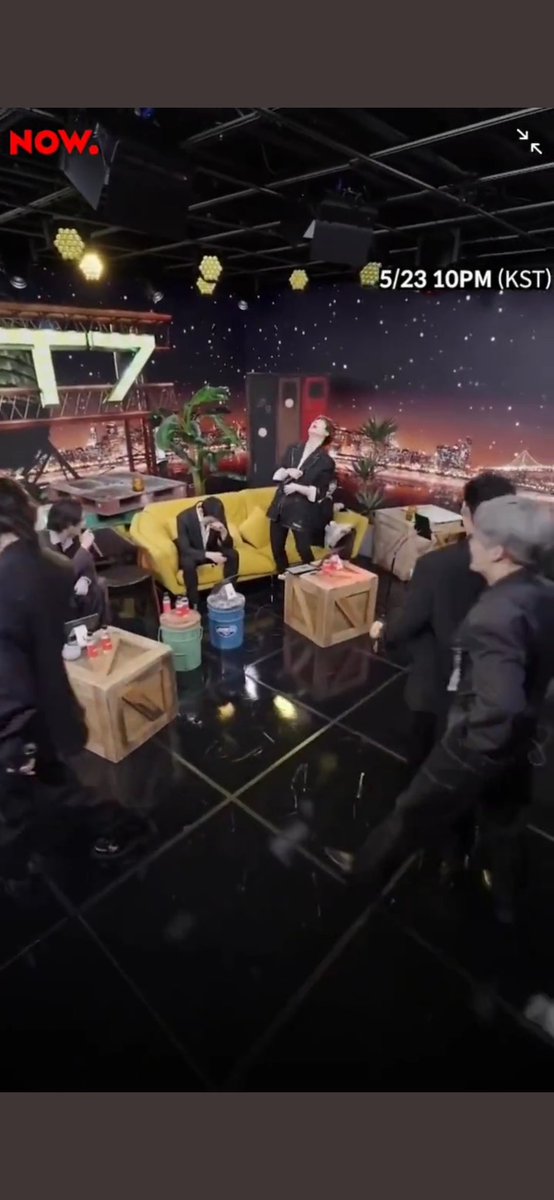 you know it's chaotic when several members are already standing up then there's jinyoung with his hand on his head 🤣🤣🤣