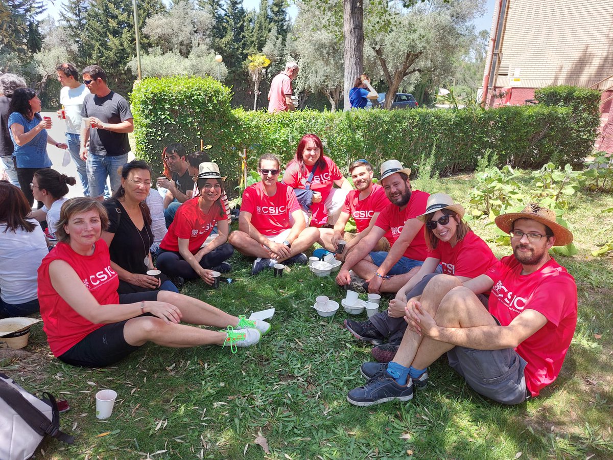 AragonCSIC's tweet photo. Este viernes tuvo lugar la III andada del Campus #AulaDei en la celebración de #SanIsidro, con participantes de todos los centros del campus. @IPE_CSIC @EEAD_CSIC @CITAAragon @CIHEAMZaragoza @fita_aragon #LaboratorioAgroambiental #CentrodeSemillasyPlantasdeVivero @GobAragon https://t.co/51MZcB44Ar