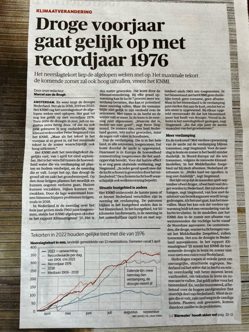 Ontzettend droog is het… Wat kunnen we meteen doen?
Oproep aan iedereen… houdt het water dat valt vast door #stuwen omhoog te zetten. Koppel je #dakwater af en vang het op in een regenton en de rest de #tuin in, gebruik minder #drinkwater voor van alles, tegels uit de tuin👍