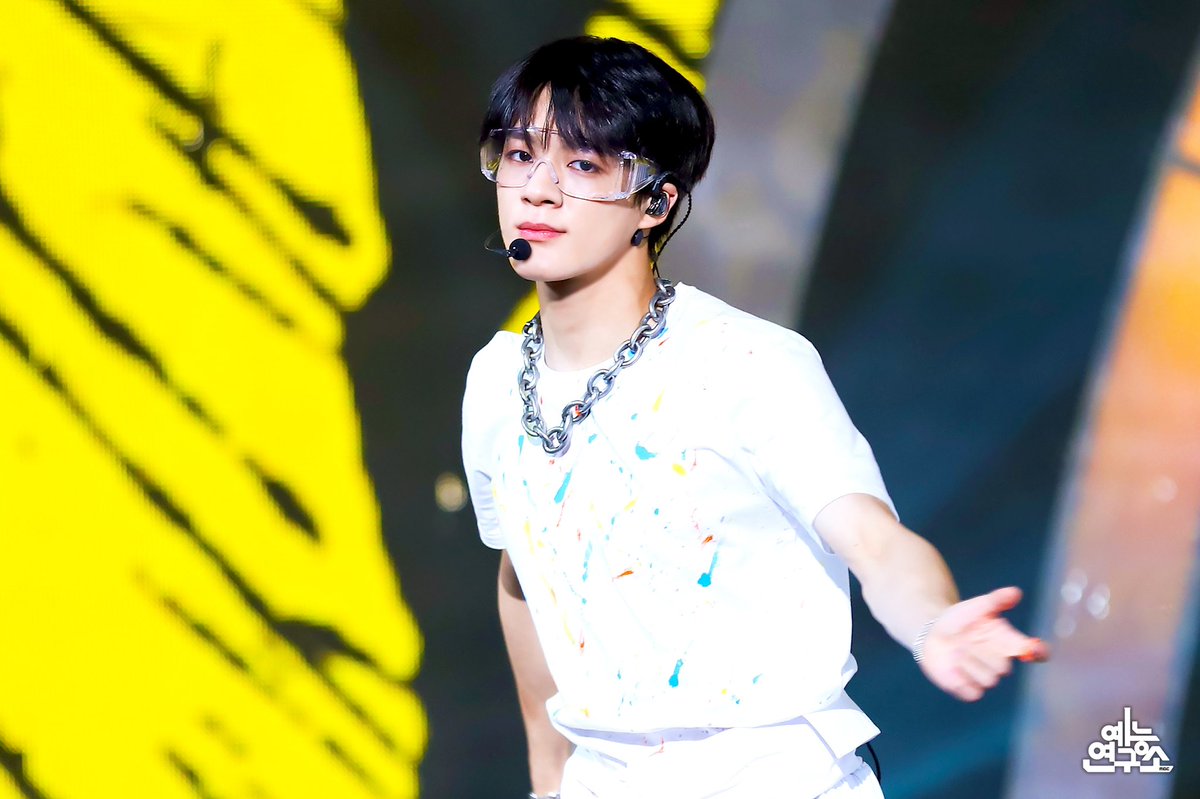 Jeno (.◜◡◝) (@jenoperhour) on Twitter photo 