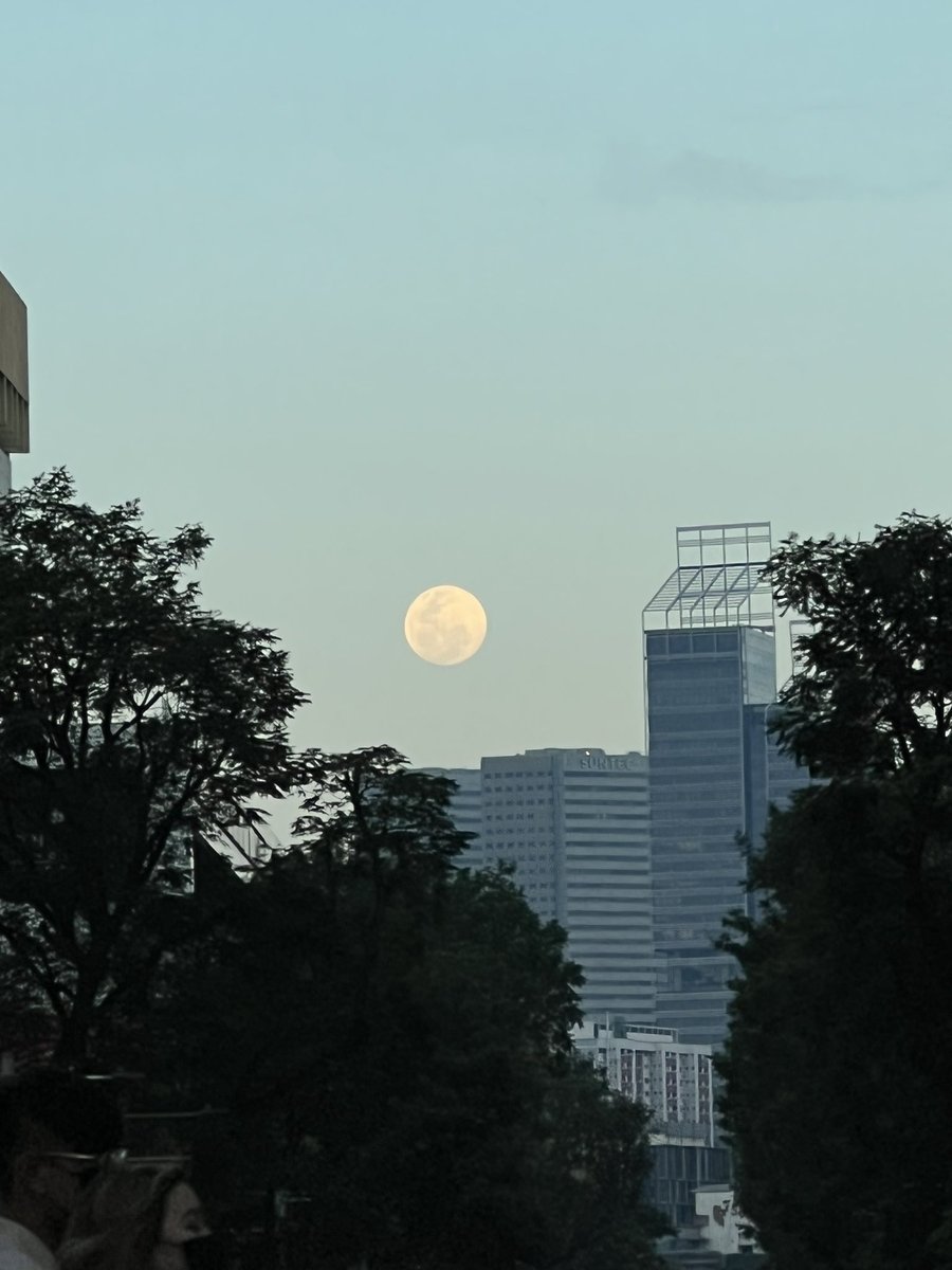 My heart goes out to each and everyone of you that took your precious weekend’s to head down to @Moonsie_NFT pre-launch event yesterday❤️‍🔥

Fun fact : the moon yesterday was a full moon as well I guess it’s time for all of us to MOON, Cya at MOONVERSE🚀🌝