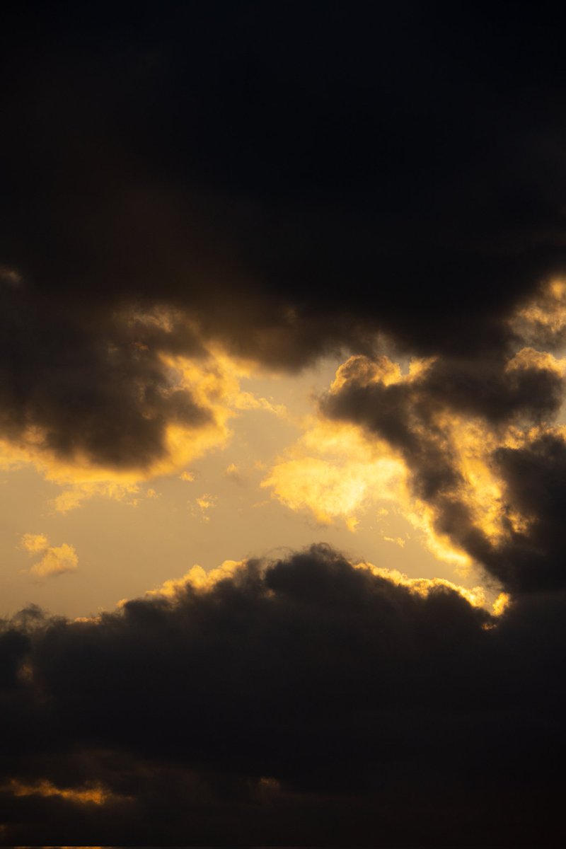 slava_haidei's tweet photo. #clouds #cloud #sundayvibes #SUNNY #nature #photographer #photography #NaturePhotography https://t.co/XgjfBirmzF