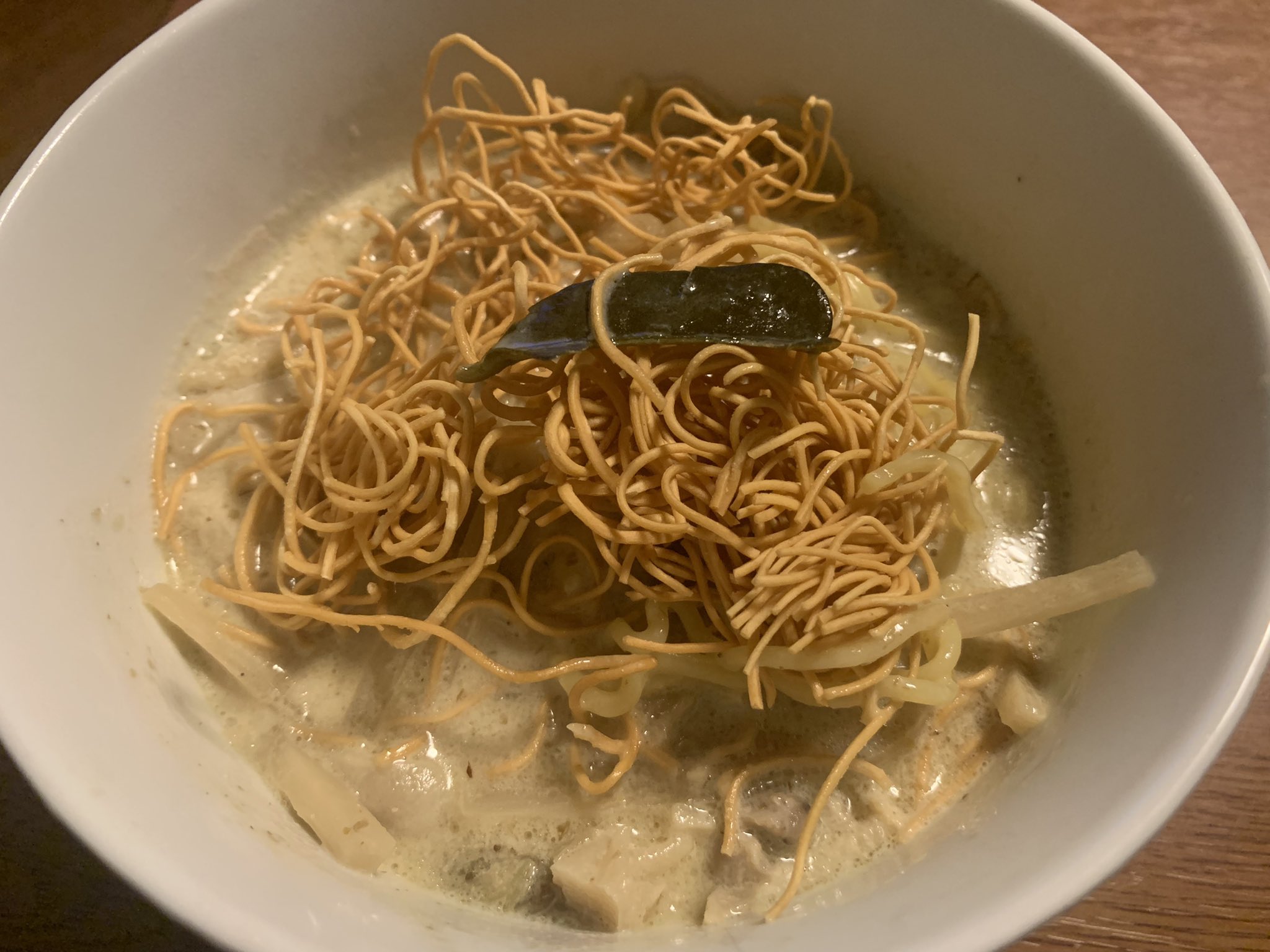 公式 スパイストラベラー グリーンカレーを鶏ガラスープでのばして麺を入れて上から揚げ麺載せればなんちゃってカオソーイ 2日目のアレンジ大切です T Co Slr5ejv7hh Twitter 公式 スパイストラベラー グリーンカレーを鶏ガラスープでのばして麺を入れて上から揚げ麺載せればなんちゃってカオソーイ 2日目のアレンジ大切です T Co Slr5ejv7hh Twitter