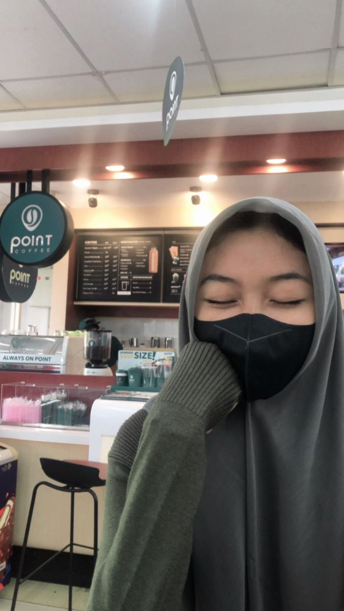 mputnav's tweet photo. today i try cookies and cream Indomaret point, 9/10 https://t.co/paBDLlyr22