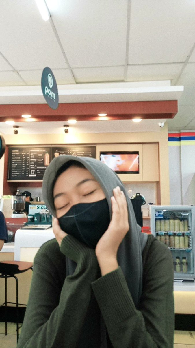 mputnav's tweet photo. today i try cookies and cream Indomaret point, 9/10 https://t.co/paBDLlyr22