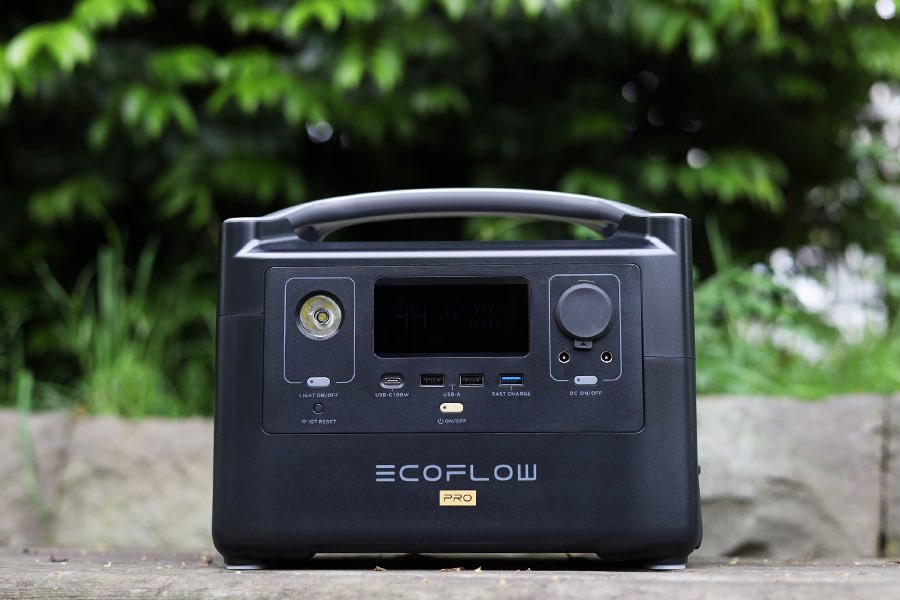 kobii_blogger's tweet photo. EcoFlow RiverProレビュー
キャンプ利用や災害時に大活躍するポータブル電源
☑︎大容量の720Wh（災害時など使い方によっては4、5日持つ
☑︎定格出力600Wながら瞬間最大1200Wまで対応可（ドライヤーなど使える
☑︎2時間あれば本体フル充電可能
☑︎スマホアプリ便利すぎ
↓
https://t.co/FsfNguLYQZ https://t.co/09RNGKYjea