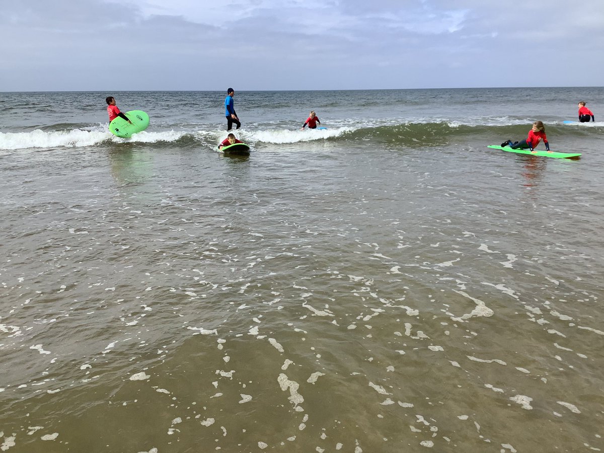 llanrhidianp's tweet photo. Surfs up! 🏄‍♀️Very proud of our ambitious pupils ☀️ not just developing their surf skills but developing their confidence and resilience 🏄‍♂️ @surfschoolwsf #LlanHealth #LlanCom #LlanFun https://t.co/rKtn5QNbLh