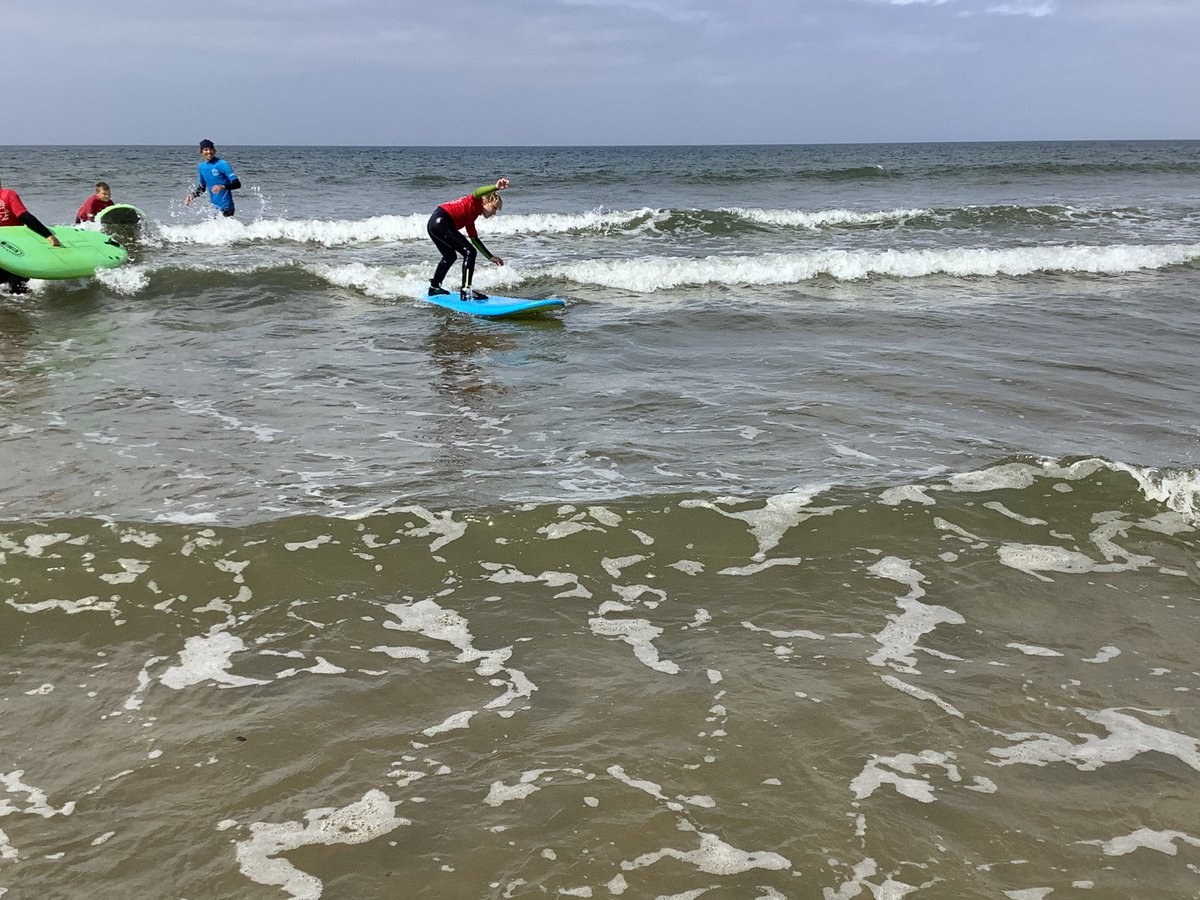 llanrhidianp's tweet photo. Surfs up! 🏄‍♀️Very proud of our ambitious pupils ☀️ not just developing their surf skills but developing their confidence and resilience 🏄‍♂️ @surfschoolwsf #LlanHealth #LlanCom #LlanFun https://t.co/rKtn5QNbLh