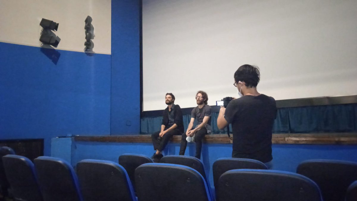 Che emozione parlare di "Ad Alta Voce" e vederlo su un grande schermo! 
Stra contento della reazione positiva della troupe; mi auguro col tutto il cuore che la strada di questo corto sia  costellata di riconoscimenti. 
#adaltavocefilm