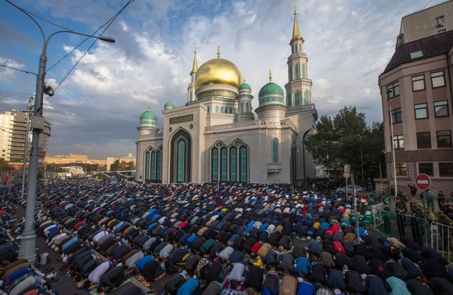 RussEmbDhaka's tweet photo. #IslamInRussia

Islam came to Russia in the 7th century.

Russia has the largest (!) Muslim population in Europe. Around 20 mln Muslims live in Russia. It's 14% of the country's population.

The Sunni Islam dominates in Russia (more than 90% of adherents). https://t.co/lo2WpTlrwl