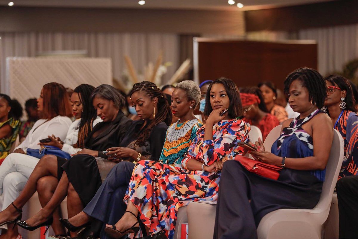SharonDCamara's tweet photo. « Femmes actives : briser les limites de la carrière ».

Je vous souhaite un excellent lundi avec ce retour en images sur le panel que j’ai eu l’honneur de modérer lors de Super Woman by Ayana.

Nous avons parlé de carrière, de l’équilibre vie professionnelle et vie personnelle. https://t.co/8q75g9wzdN