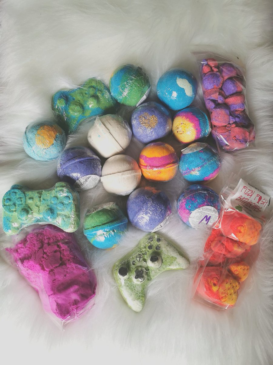 BombsandBubbles's tweet photo. Don't want expensive stuff? No to worry - if you don't mind how your bath bombs look, I have my Whoopsie range! up to 40% off and they still work - even if they are ugly!

#BuyMyShitHour #buymyshit #bathbombs #cheapshit #pleasebuyit #cheaperthanlush https://t.co/rtqy2apDvP