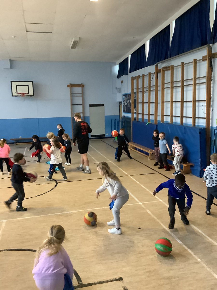 MissHallidayCVP's tweet photo. Our first activity of health week was basketball. We enjoyed learning to dribble the ball! 🏀 @CanalViewPSEdin https://t.co/j2xifqcc21