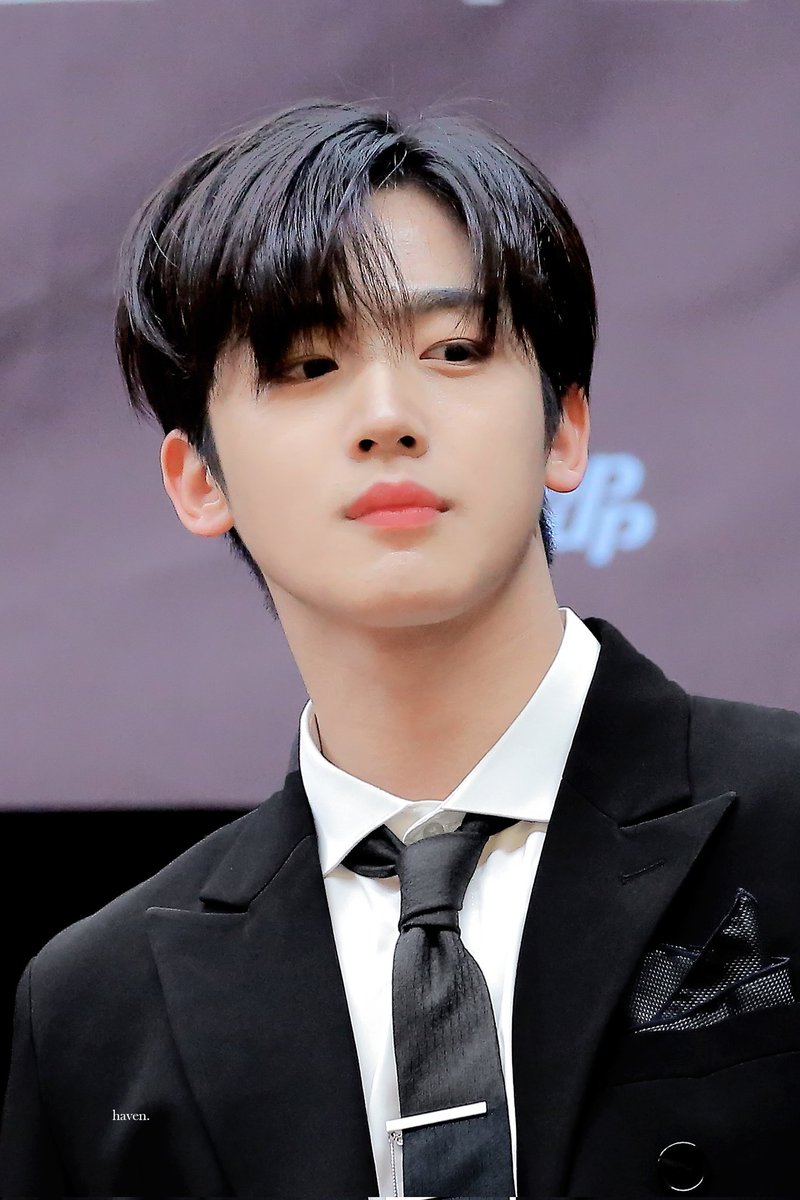 220514 쌍커풀에 끼이고싶어.........이런말하지마까.....

#김요한 #KIMYOHAN 
#위아이 #WEi