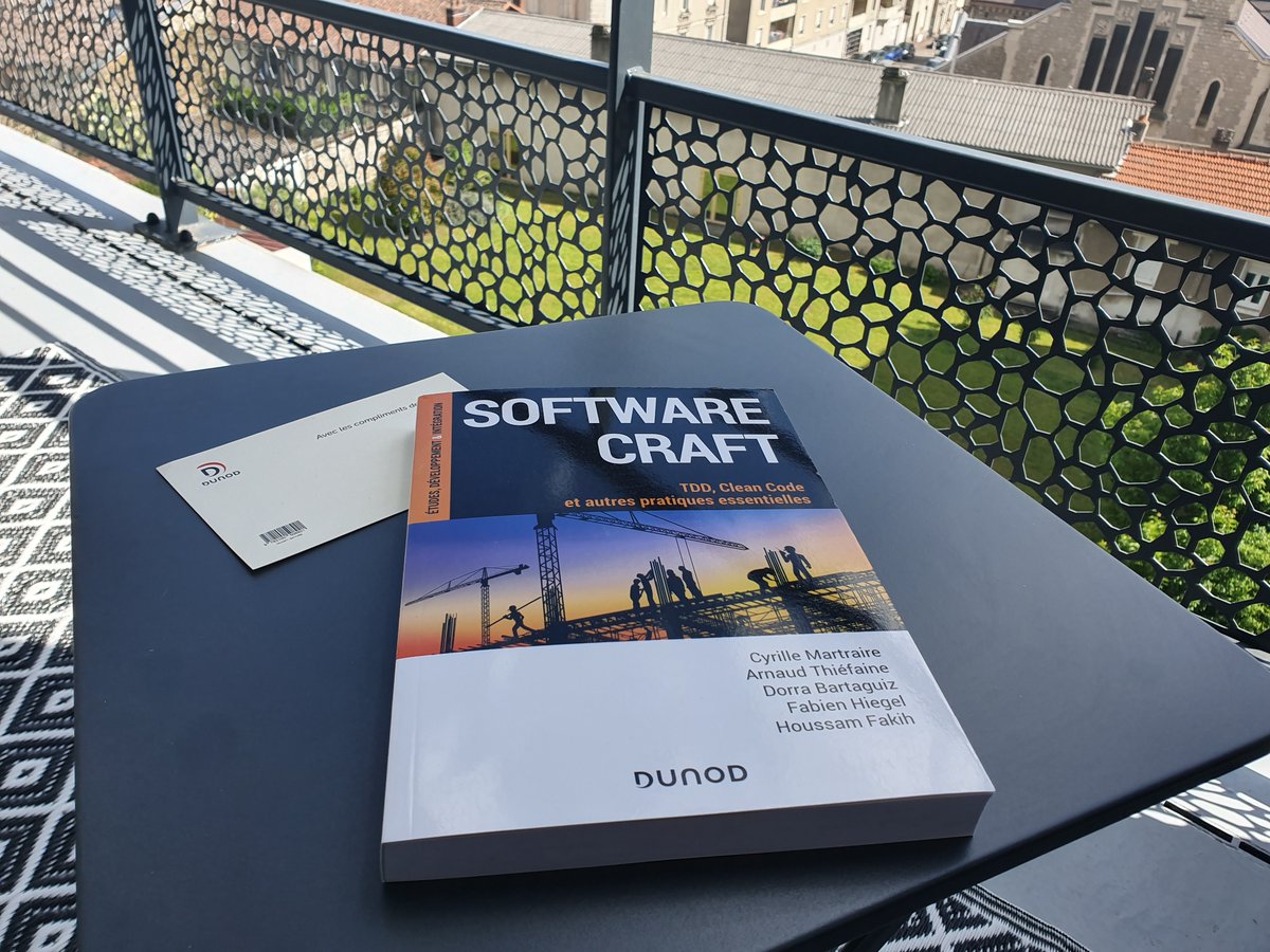 iblasquez's tweet photo. Merci @cyriux, @ArnaudThiefaine, @DorraBartaguiz, @fhiegel et @houssamfakih et bravo pour ce livre sur le craft !
Parfait pour les ressources autour de la qualité logicielle du nouveau #butInfo.
Je commence de ce pas la lecture sous quelques rayons de soleil ! https://t.co/oSZkTan4IL