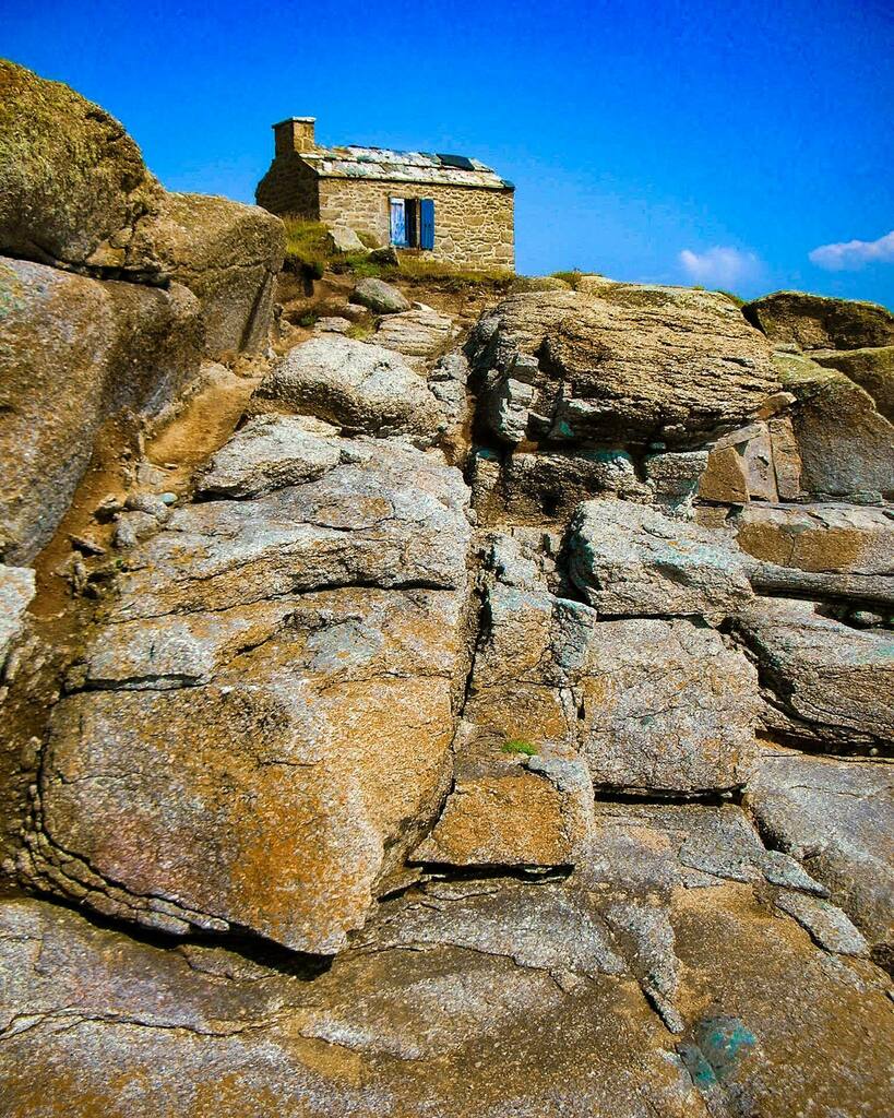 jimfeldman's tweet photo. #Building on a #bluff. #Lanildut #Brittany #Bretagne #France #cliff #architecture #photography https://t.co/aJVwFUjbJD https://t.co/TbY9KBjTm4