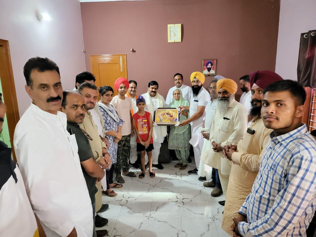 mpsangamlal's tweet photo. पंजाब के जिला फतेहगढ़ साहिब में BJP OBC Morcha के जिला महामंत्री श्री संदीप सिंह जी के यहां शिष्टाचार भेंट किया

इस अवसर पर प्रदेश अध्यक्ष श्री राजेंद्र बिट्टा जी, प्रदेश मंत्री श्री शिवराज जी व अन्य पदाधिकारीगण मौजूद रहे |

आप द्वारा हुए स्वागत स्नेह के लिए ह्रदय से आभार https://t.co/WQfrO3AEoh