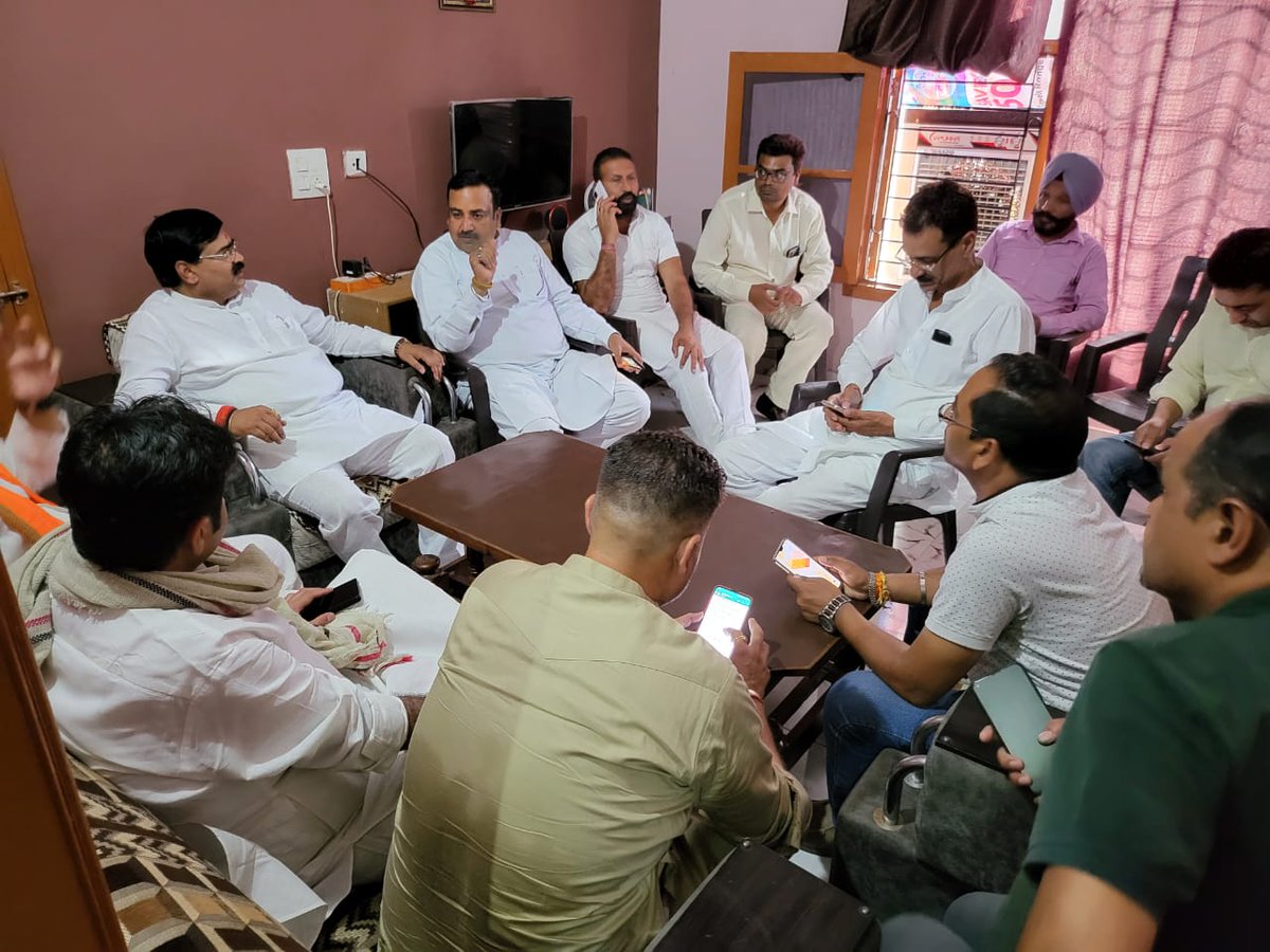 mpsangamlal's tweet photo. पंजाब के जिला फतेहगढ़ साहिब में BJP OBC Morcha के जिला महामंत्री श्री संदीप सिंह जी के यहां शिष्टाचार भेंट किया

इस अवसर पर प्रदेश अध्यक्ष श्री राजेंद्र बिट्टा जी, प्रदेश मंत्री श्री शिवराज जी व अन्य पदाधिकारीगण मौजूद रहे |

आप द्वारा हुए स्वागत स्नेह के लिए ह्रदय से आभार https://t.co/WQfrO3AEoh