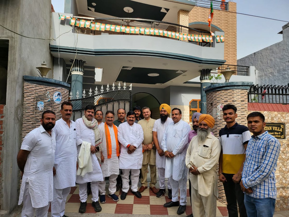 mpsangamlal's tweet photo. पंजाब के जिला फतेहगढ़ साहिब में BJP OBC Morcha के जिला महामंत्री श्री संदीप सिंह जी के यहां शिष्टाचार भेंट किया

इस अवसर पर प्रदेश अध्यक्ष श्री राजेंद्र बिट्टा जी, प्रदेश मंत्री श्री शिवराज जी व अन्य पदाधिकारीगण मौजूद रहे |

आप द्वारा हुए स्वागत स्नेह के लिए ह्रदय से आभार https://t.co/WQfrO3AEoh