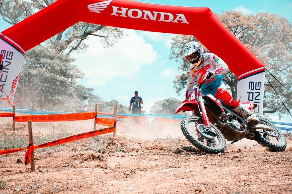 SomosTuercos's tweet photo. #Tuercos RUY BARBOSA SALE A DEFENDER EL TERCER LUGAR QUE OCUPA EN EL RANKING DEL GNCC DE ESTADOS UNIDOS https://t.co/FfDQPvstbm https://t.co/ekDC2aash9