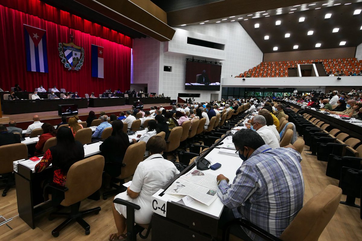 ClaudiaDRebelde's tweet photo. Raúl está hoy en la última jornada de la V Sesión Extraordinaria de la @AsambleaCuba junto a @DiazCanelB .Aquí se aprobó en esta jornada la Ley de los Derechos del Autor y del Artista Intérprete y se analiza Proyecto de Ley General de Protección al Patrimonio Cultural y Natural. https://t.co/jkQoz5clQl