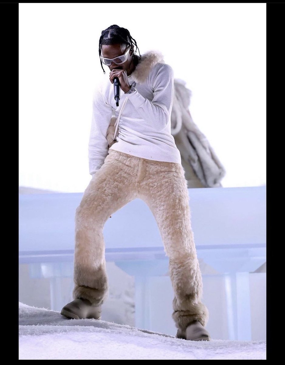 TexasBaby13's tweet photo. Not the music industry, but specifically Hip Hop; they praise and glorify killers, but kick #TravisScott to the curb because of the incident that happened at his concert. Y’all hypocrite as fuck, this man is still here and not going anywhere https://t.co/Q7RvgYbejb