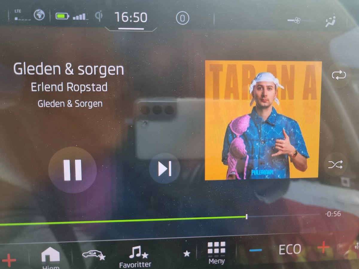 Noe overraskende stilskifte siden sist @eropstad, men den smukke kler det meste! <a href="/trondaukland/">Trond</a>