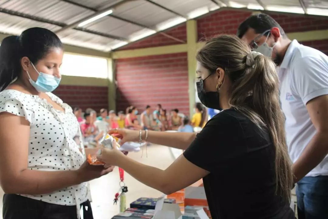 ConagopareG's tweet photo. Suscribimos un convenio con @tecno_argos , con el cual llegamos con brigadas médicas y medicina gratuita a varias parroquias de la provincia.
Este fin de semana llegamos con la brigada a la parroquia Virgen de Fátima. 
#YildaRivera
#TrabajandoJuntos 
#LoHacemosDeCorazón https://t.co/JF6al47pdB