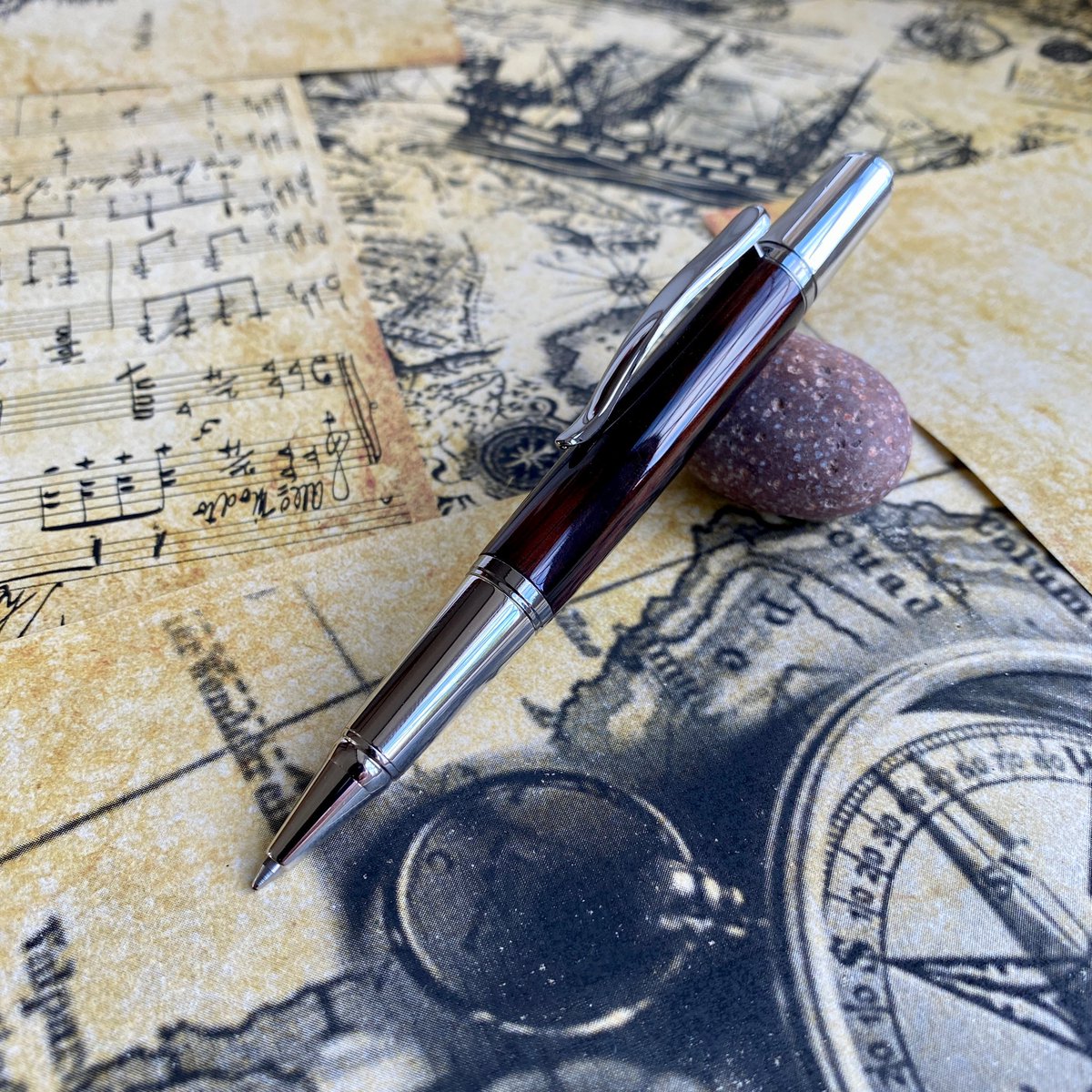 craftynickpens's tweet photo. A stunning premium twist pen hand turned from a beautiful piece of  Rosewood and adorned in high quality rhodium and titanium plate. Rhodium is considered the rarest and most valuable precious metal in the world – well above gold or silver.
Quite simply, a stunning pen. https://t.co/zoQr7UCrhE